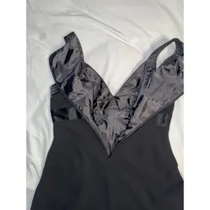 Jones‎ New York Dress Black Satin Trim Ruffle Hem Cocktail Dress Petite 8P thumbnail 6