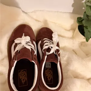 Vans Women’s Sneakers in Brown and White thumbnail 4
