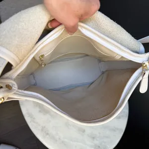 Vintage Unbranded Cream/White Leather Flap Crossbody Bag-Excellent Interior thumbnail 13