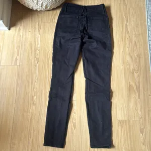 Good American Black Pants with Grommet Details thumbnail 3