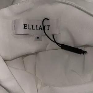 NEW ELLIATT Camo ASYMMETRIC White Ivory SATIN Halter DRAPED Cocktail Dress sz M thumbnail 6