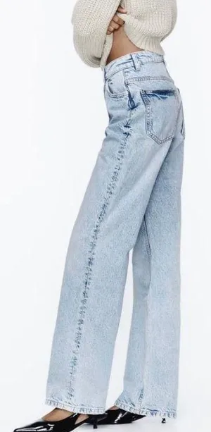 Zara NWT Wide Leg High Rise Light Wash Jeans Size 6 thumbnail 1
