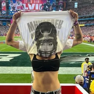 Savage X Fenty Limited-Edition LVII Superbowl Rihanna Surprise Tee Size L thumbnail 4