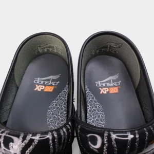 Dansko XP 2.0 Glitter Waves Patent Clogs Women 37 thumbnail 13