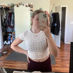 Tilly's Cropped floral shirt thumbnail 3