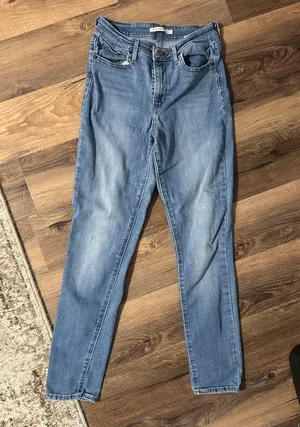 Levi’s 721 High-Rise Skinny Jeans thumbnail 1