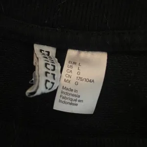 Divided SZ L black cropped sweatshirt thumbnail 3