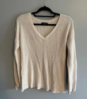 Sweater thumbnail 1