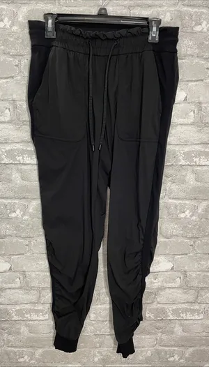 Lululemon Beyond the Studio Jogger
Black thumbnail 1