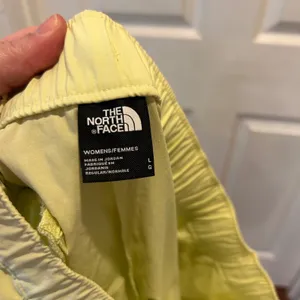 The‎ North Face Womens Hiking Shorts Fluorescent Green Activewear Large thumbnail 8