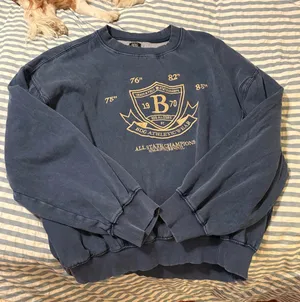 Urban Outfitters Vintage Crewneck thumbnail 2