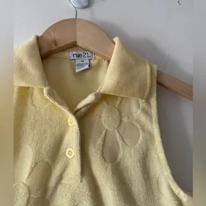 Rue 21‎ Yellow Terry Floral Sleeveless Polo Top thumbnail 2