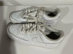 Nike White Athletic Sneakers size 9 thumbnail 1