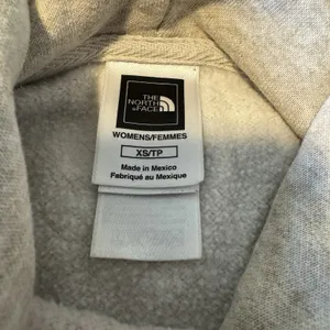 The North Face Hoodie Women's‎ XS Pullover Sweatshirt Beige thumbnail 3
