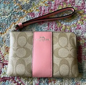 Signature coach wristlet in brand new cond thumbnail 1