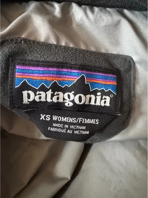 Patagonia Women's Quilted Puffer Coat in Dark Gray thumbnail 5