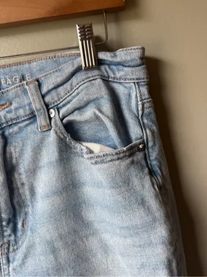 American Eagle Super High-Rise Straight Jeans Women’s Size 8 Light Wash thumbnail 2