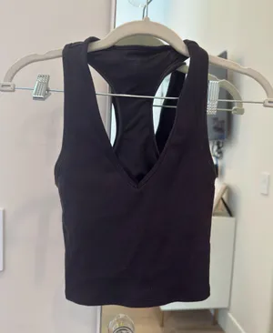 ALO YOGA Black Top thumbnail 1