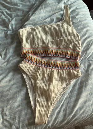 Amazon bikini thumbnail 1