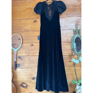 NWT Lulus Alluring Event Black Velvet Lace Puff Sleeve Maxi Dress Banquet Gala L thumbnail 6