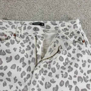Abercrombie & Fitch Womens Mom Jeans 2 White Gray Leopard Raw Hem Slim Fit Denim thumbnail 9