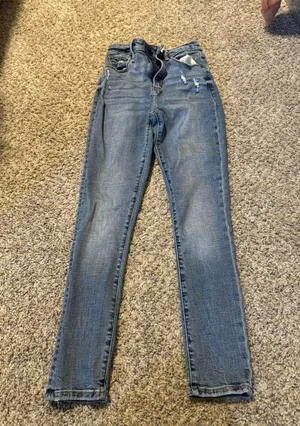 Abercrombie Ripped Skinny Jeans thumbnail 2