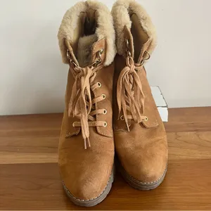 Women’s Old Navy‎ Sherpa Cuffed Lace Up Boots Size 10 Tan thumbnail 3