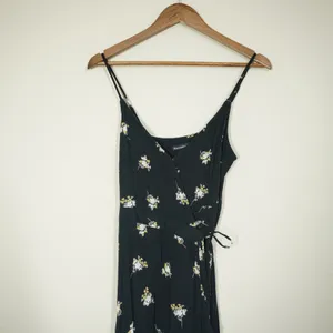 Abercrombie & Fitch Black Floral Wrap Midi Dress High Low Ruffle Hem Small thumbnail 2