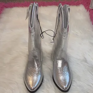 Arizona Jeans Co Maybrook Silver Cowgirl Boots thumbnail 2