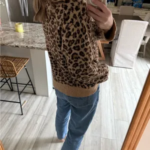 American Eagle Leopard Print Cozy Knit Pullover Sweater Size Small thumbnail 4
