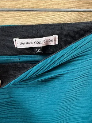 Bershka Teal Textured Mini Skirt with Gold Side Zip Small thumbnail 4