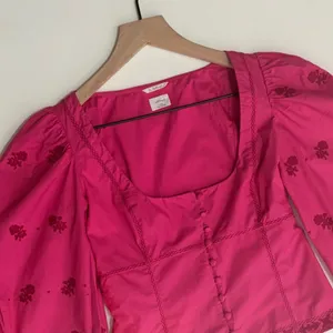 Aritzia WILFRED Palo Santo Blouse La Boheme Electron Fuchsia Embroidered XXS thumbnail 3