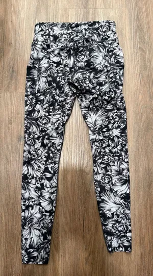 Lululemon Fast and Free High-Rise Tight 28 Floral Black White Womens Size 8 thumbnail 1
