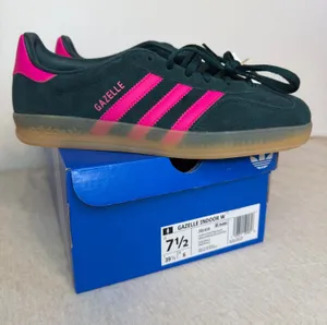 Adidas Gazelle Indoor Women’s Sneakers Size 7.5 Aurora Ivy Shock Pink Gum JS1416 thumbnail 1