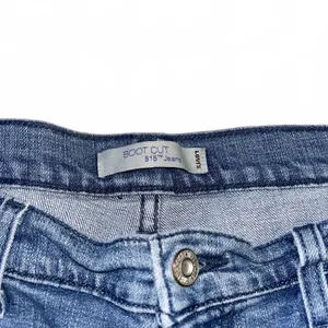 Levi's Bootcut 515 Jeans Classic Blue Denim Light Wash Woman’s Size 12 S/C thumbnail 7