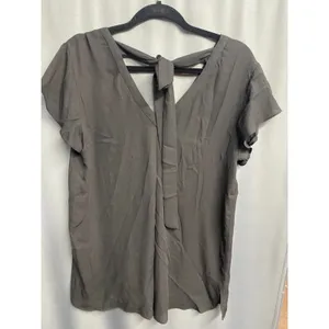 Everleigh Blouse Top Women Small Black Short Sleeve V-Neck Knot Back Hipster B61 thumbnail 4