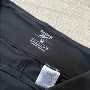 •REEBOK• SHORTS thumbnail 4