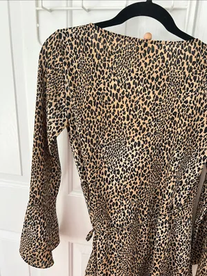 H&M leopard wrap mini dress. S-M thumbnail 3