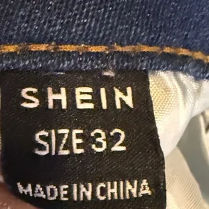 SHEIN Women Size 32 Distressed High Waisted Blue Denim Button Fly Raw Hem‎ Jeans thumbnail 3