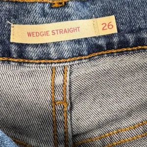 Levi's Wedgie Straight Jeans Sz 26‎ Blue High Rise Button Fly Classic Clean Girl thumbnail 4