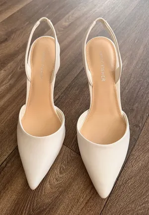 Marc Fisher Hadya White Slingback Pointed Toe Pumps – Size 7 – Excellent Condition thumbnail 1