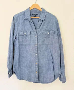 Tommy Bahama Button Down Shirt Women M Blue Denim Chambray Long Sleeve Excellent thumbnail 1