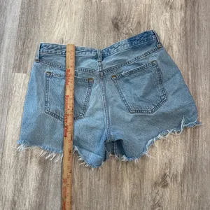 Abercrombie & Fitch Curve Love The Baggy Low Rise Distressed Denim Shorts 28 6 thumbnail 4
