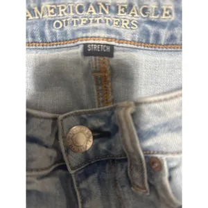 American Eagle Hi-Rise Festival Distressed Jean Shorts‎ Light Wash Blue Size 6 thumbnail 4