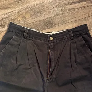 Liz Claiborne Black Women's Pleated Shorts / DG64 thumbnail 2