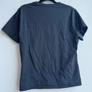 Vuori Women's Size XS / Small Fitted Tee Casual Athleisure Black Cotton thumbnail 3