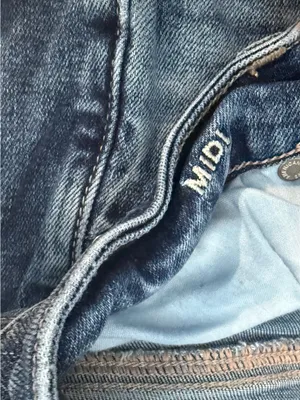 American Eagle Women’s Size 4 Distressed Denim Cutoff Shorts Dark Wash thumbnail 2