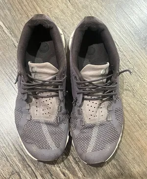 FINAL PRICE Ladies On Cloud Athletic Shoes thumbnail 1