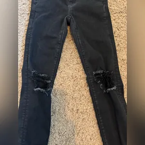 American Eagle Outfitters Distressed Black Hi-Rise Jeggings size 2 Short thumbnail 16