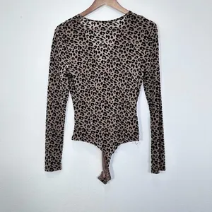 ASTR Lulus plunge Deep V leopard animal print bodysuit Sheer Textured Women's‎ M thumbnail 4